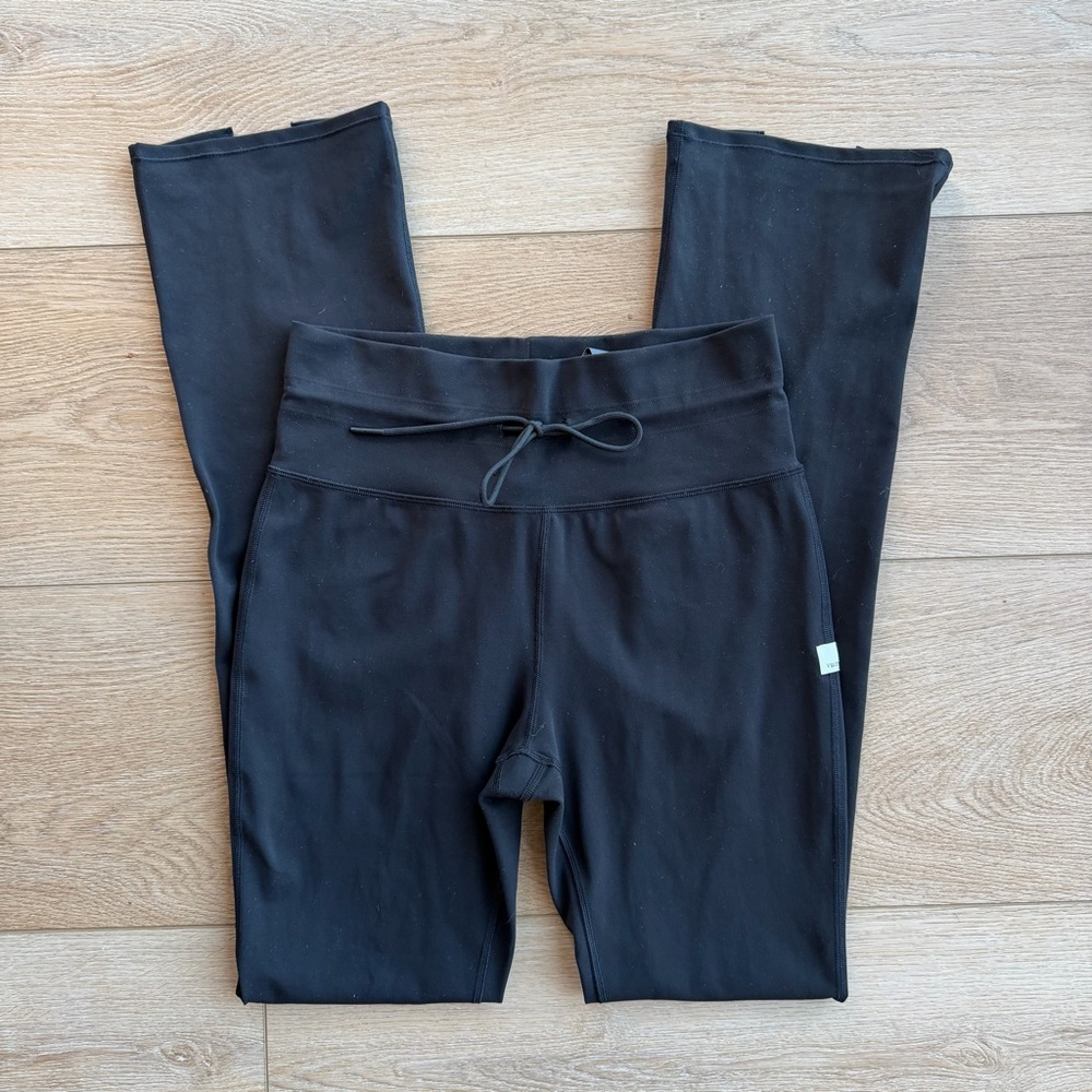 Vuori Daily Split Flare Pants | black | medium